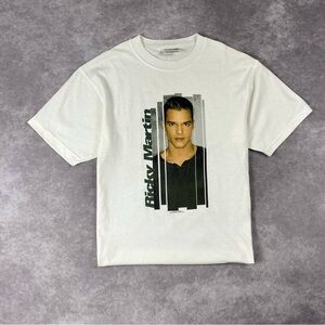 [234] VINTAGE 90s RICKY MARTIN
POP ROCK SINGER T Shirt Youth L Women’s M Size